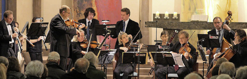 Brandenburgische Konzerte I-VI in Offenburg Das kleine Ensemble bot eine hochkonzentrierte kammermusikalische Leistung. Foto: Peter Heck